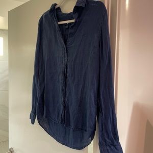 Grant linen shirt in navy blue.